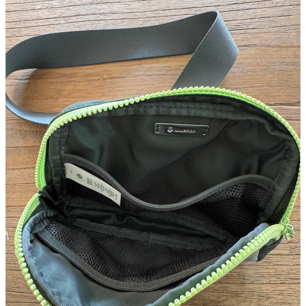 Lululemon Everywhere Belt Bag - Picture 3 of 7